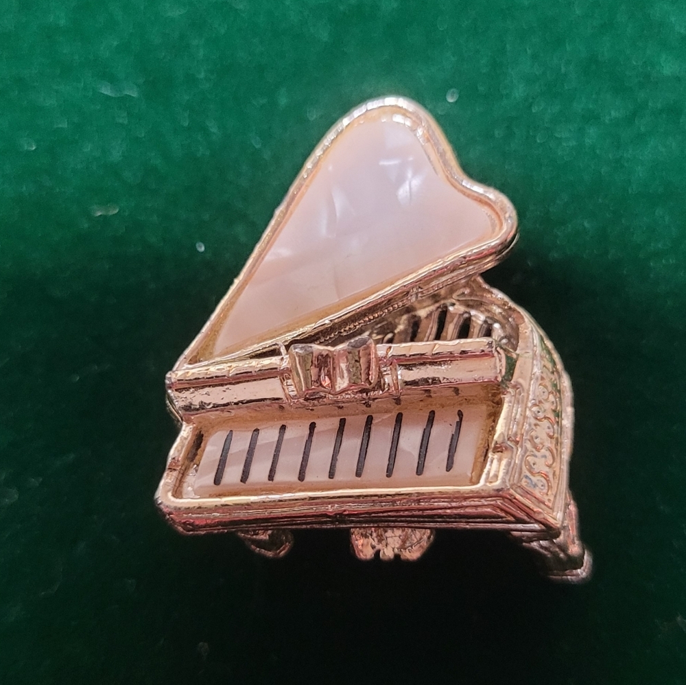 Vintage Grand Piano Scatter Brooch Pin
